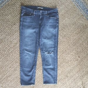 Levi's Boyfriend Denim Capris 28 Medium Wash